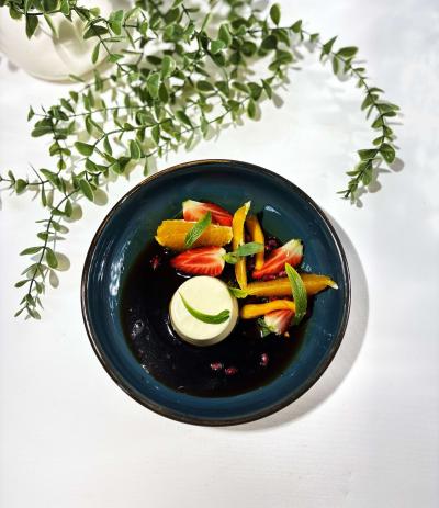 A gallery image of the Kayumanis restaurant.