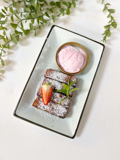 A gallery image of the Kayumanis restaurant.