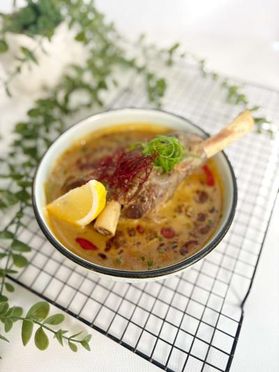 A gallery image of the Kayumanis restaurant.