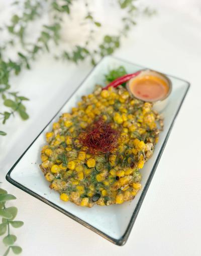 A gallery image of the Kayumanis restaurant.